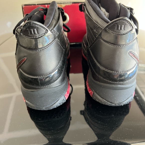 🛑SOLD🛑 Men's Zoom LeBron III - Black - Varsity Crimson - Size 9 - Picture 3 of 4